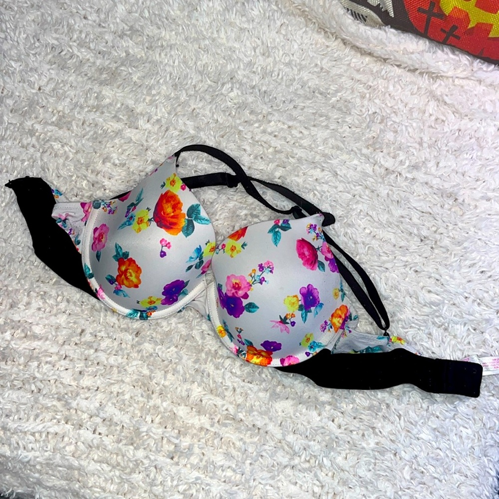 VS Pink Wear Everywhere T-Shirt Bra